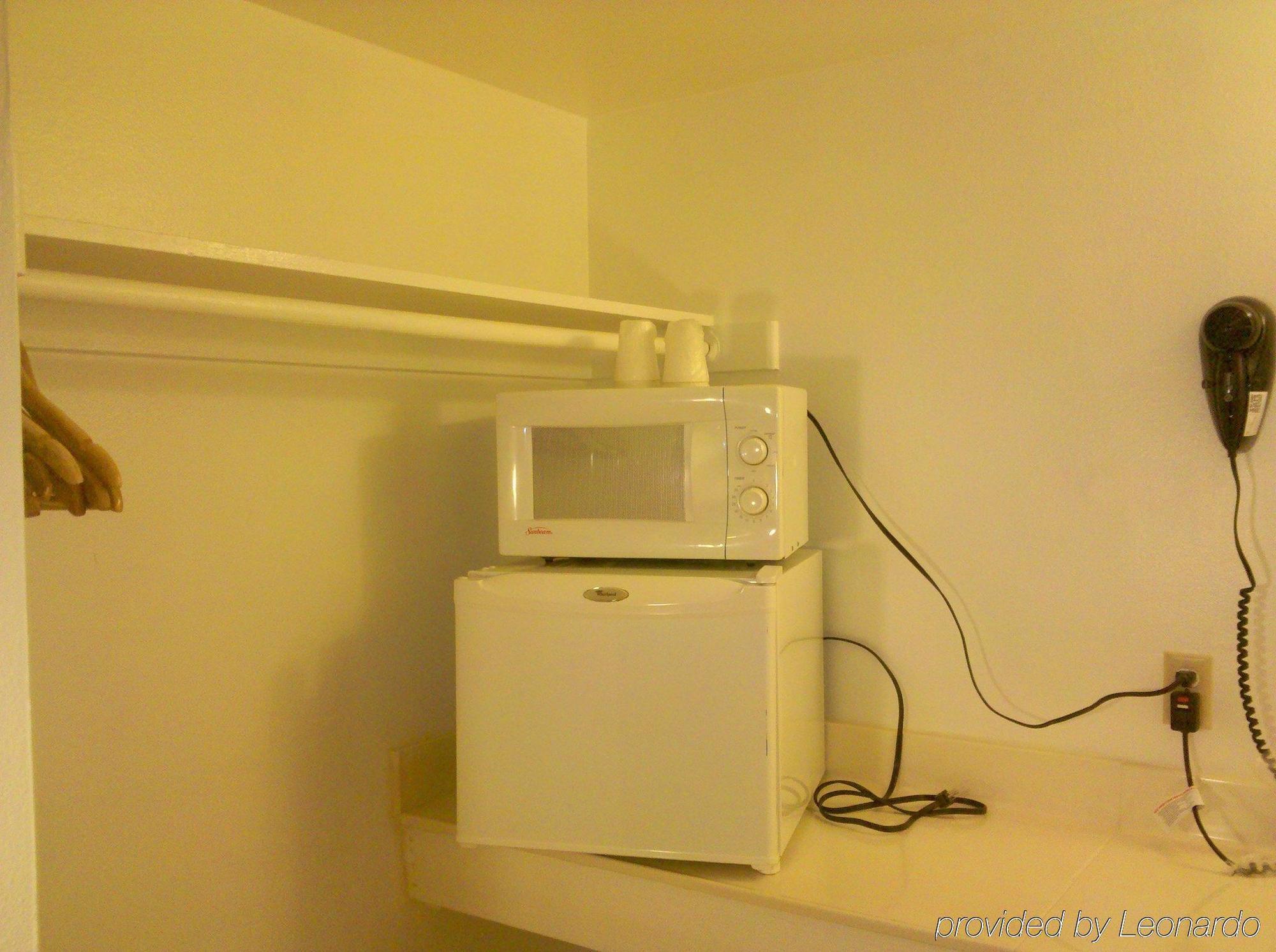 Maple Inn And Suites Los Banos Room photo