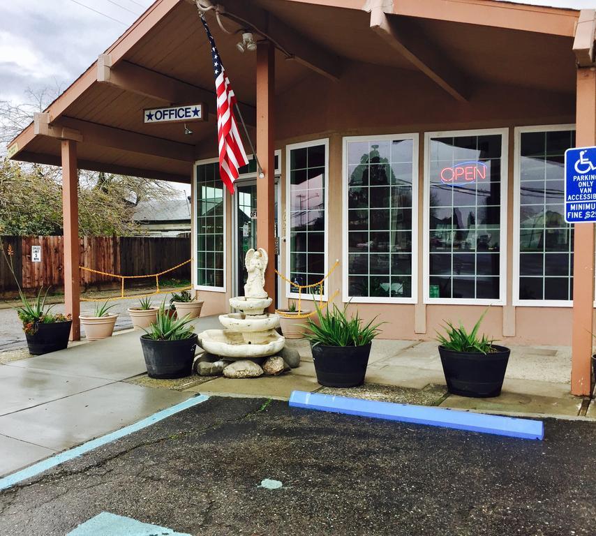 Maple Inn And Suites Los Banos Exterior photo