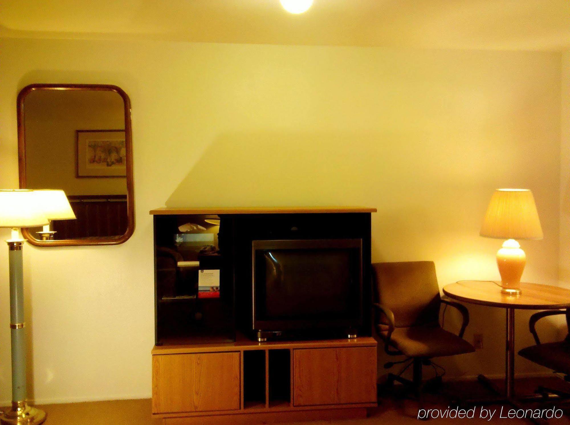 Maple Inn And Suites Los Banos Room photo