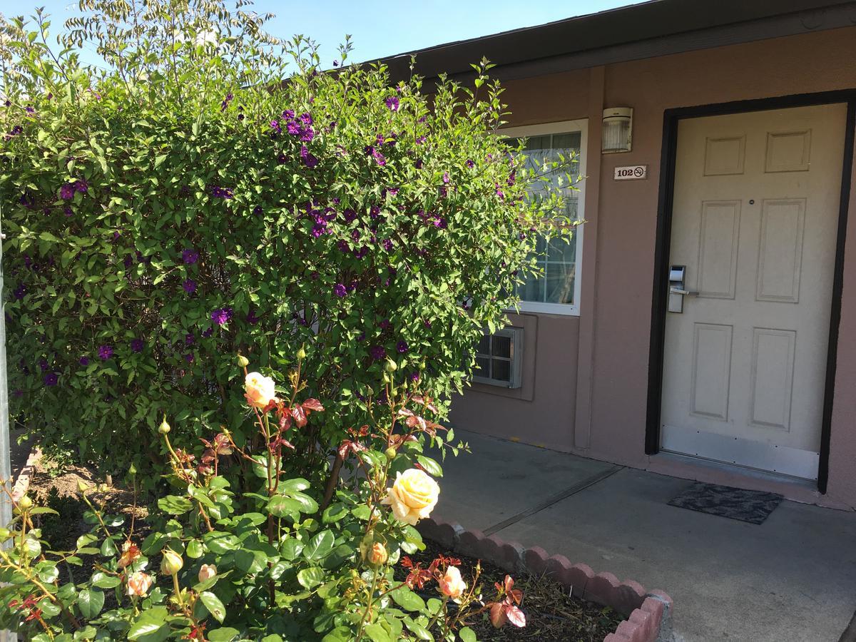 Maple Inn And Suites Los Banos Exterior photo